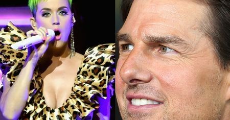 Katy Perry ocierała się o drzewo, udając, że to... Tom Cruise!