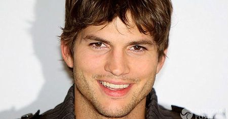 Ashton Kutcher pokazał swoją roczną córkę. Mała Wyatt Isabelle stawia już pierwsze kroki [INSTAGRAM]