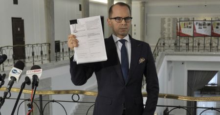 "Pan Marszałek Kochany" trafi do Europejskiego Trybunału. Skarga Michała Szczerby na Marka Kuchcińskiego zaakceptowana