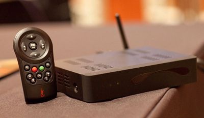 BoXXX - nowy set-top-box w rękach gwiazdy porno