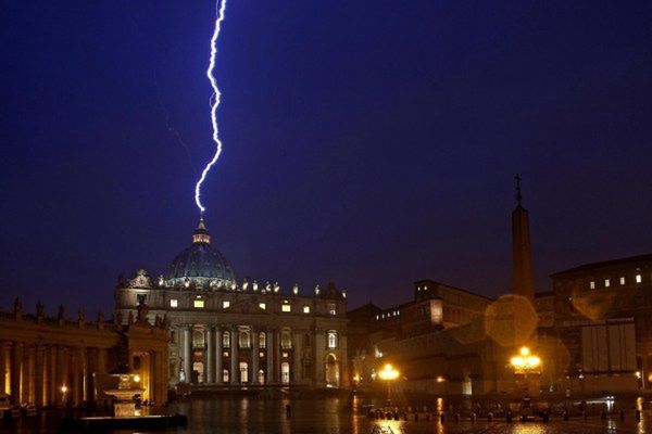 W Pałac Watykański uderzył piorun!