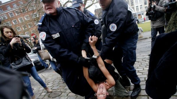 Aktywistki Femen przed sądem w Lille