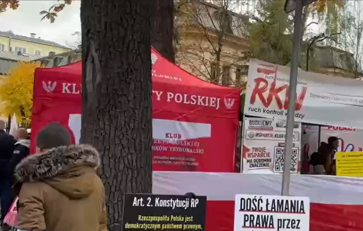 Tak wygląda sytuacja przed Trybunałem Konstytucyjnym. Nagranie od czytelniczki