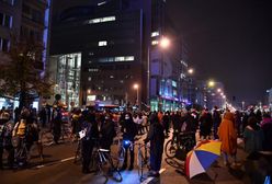 Strajk kobiet w Warszawie. Policja ocenia poniedziałkowe protesty jako najspokojniejsze