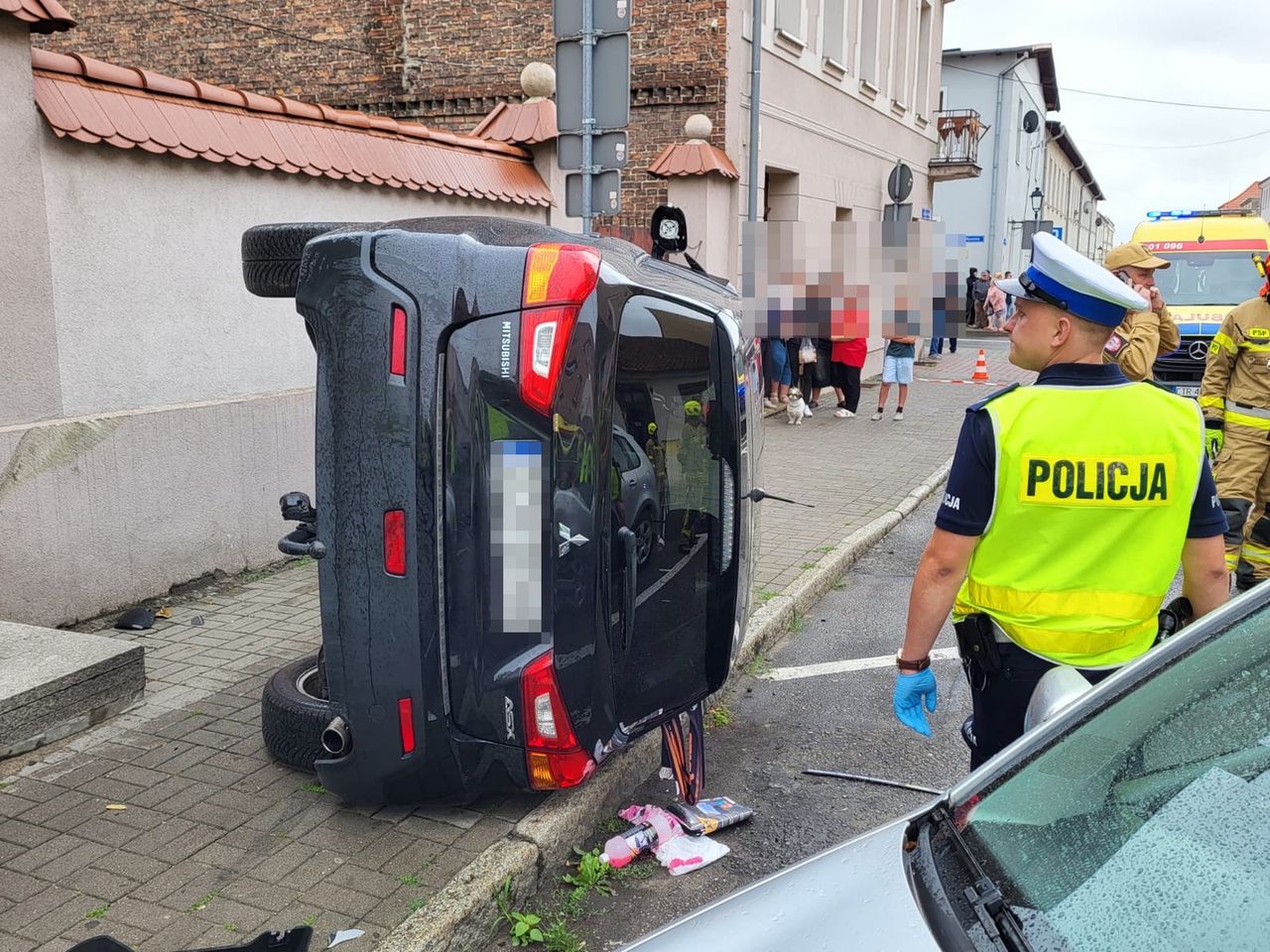 Kierowca wjechał w grupę ludzi w Chełmnie. Są ranni