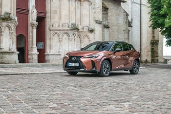 Lexus tańszy niż "Chińczyki". Bazowa wersja UX-a w bardzo promocyjnej cenie