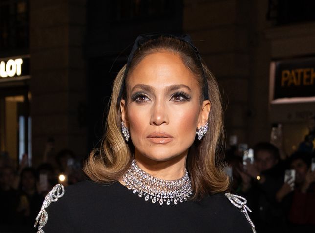 Jennifer Lopez zadała szyku w długiej czarnej kreacji