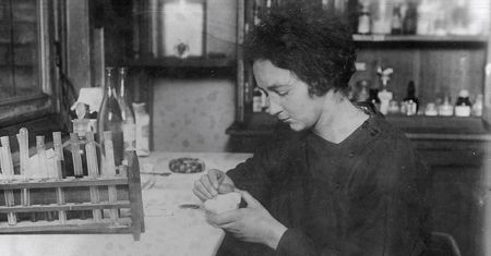 Irène Joliot-Curie. Córka Skłodowskiej i jej niezwykłe życie