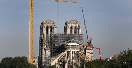 Zebrano setki milionów euro na odbudowę katedry Notre Dame. Planów rekonstrukcji brak