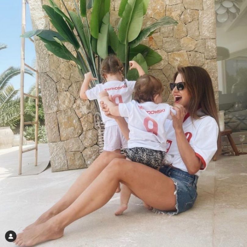 Anna Lewandowska z córkami relaksuje się na Majorce