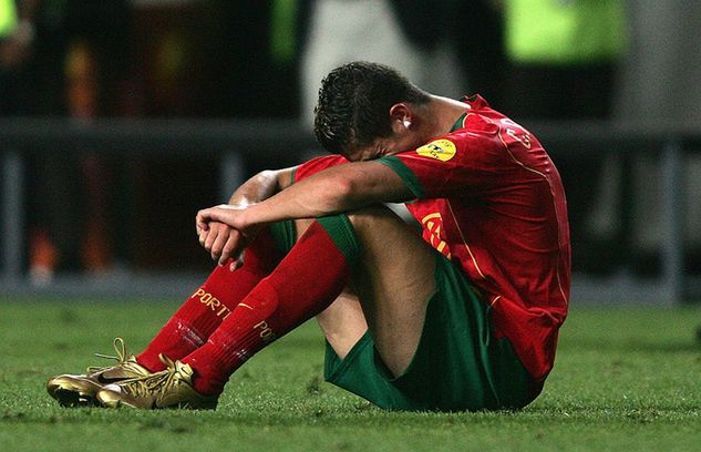 Cristiano Ronaldo po meczu finałowym podczas Euro 2004