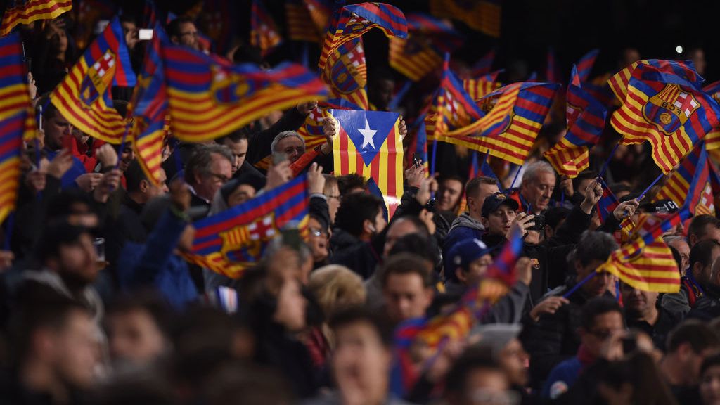 Zdjęcie okładkowe artykułu: Getty Images / Alex Caparros / Na zdjęciu: kibice FC Barcelona