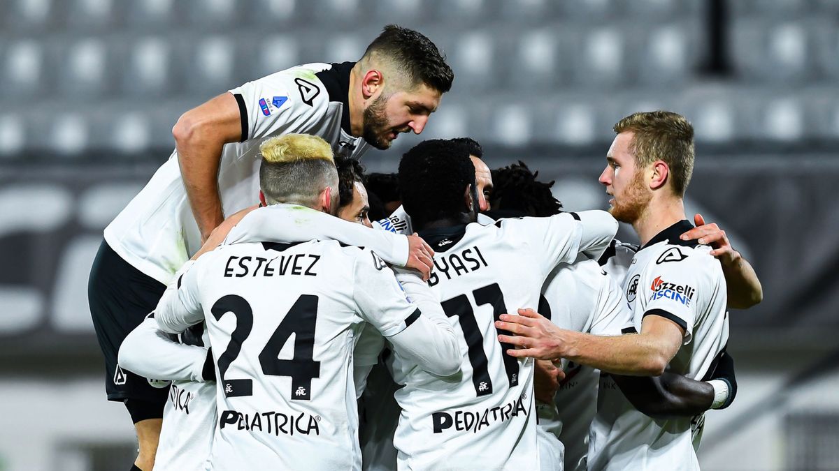 PAP/EPA / SIMONE ARVEDA / Na zdjęciu: piłkarze Spezia Calcio