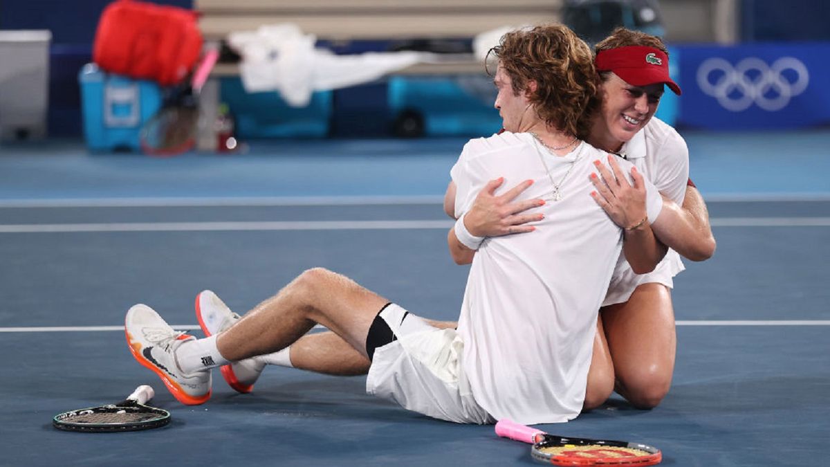 Getty Images / Julian Finney / Na zdjęciu: Andriej Rublow (tyłem) i Anastazja Pawluczenkowa