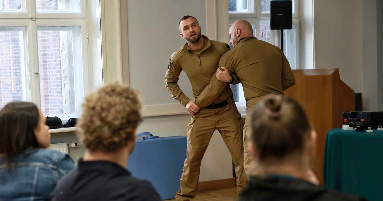 Poznań: Policjanci przeprowadzili specjalne szkolenie dla medyków