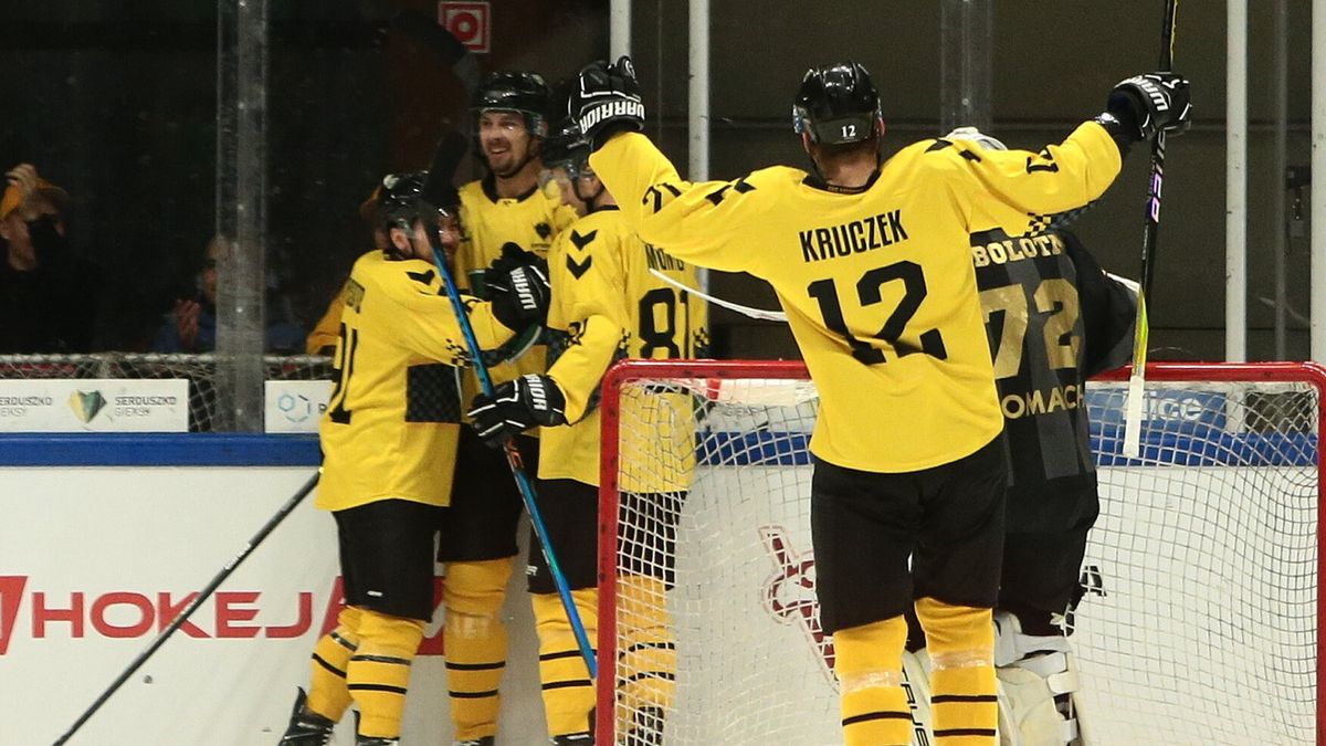 PAP / Tomasz Wiktor / Na zdjęciu: hokeiści GKS-u Katowice