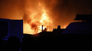 Czeladź: Strażak ranny w nocnym pożarze