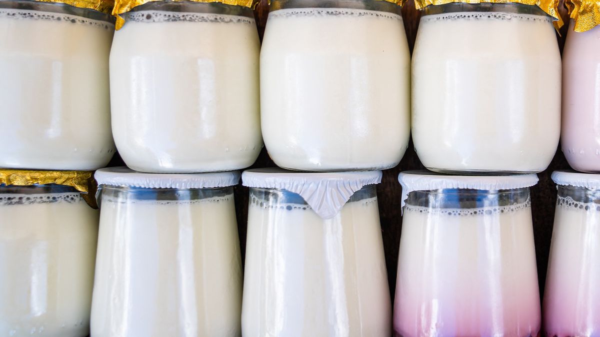 Healthy breakfast with Fresh greek yogurt on background.Healthy breakfast with Fresh greek yogurt on background.wilatlak villette