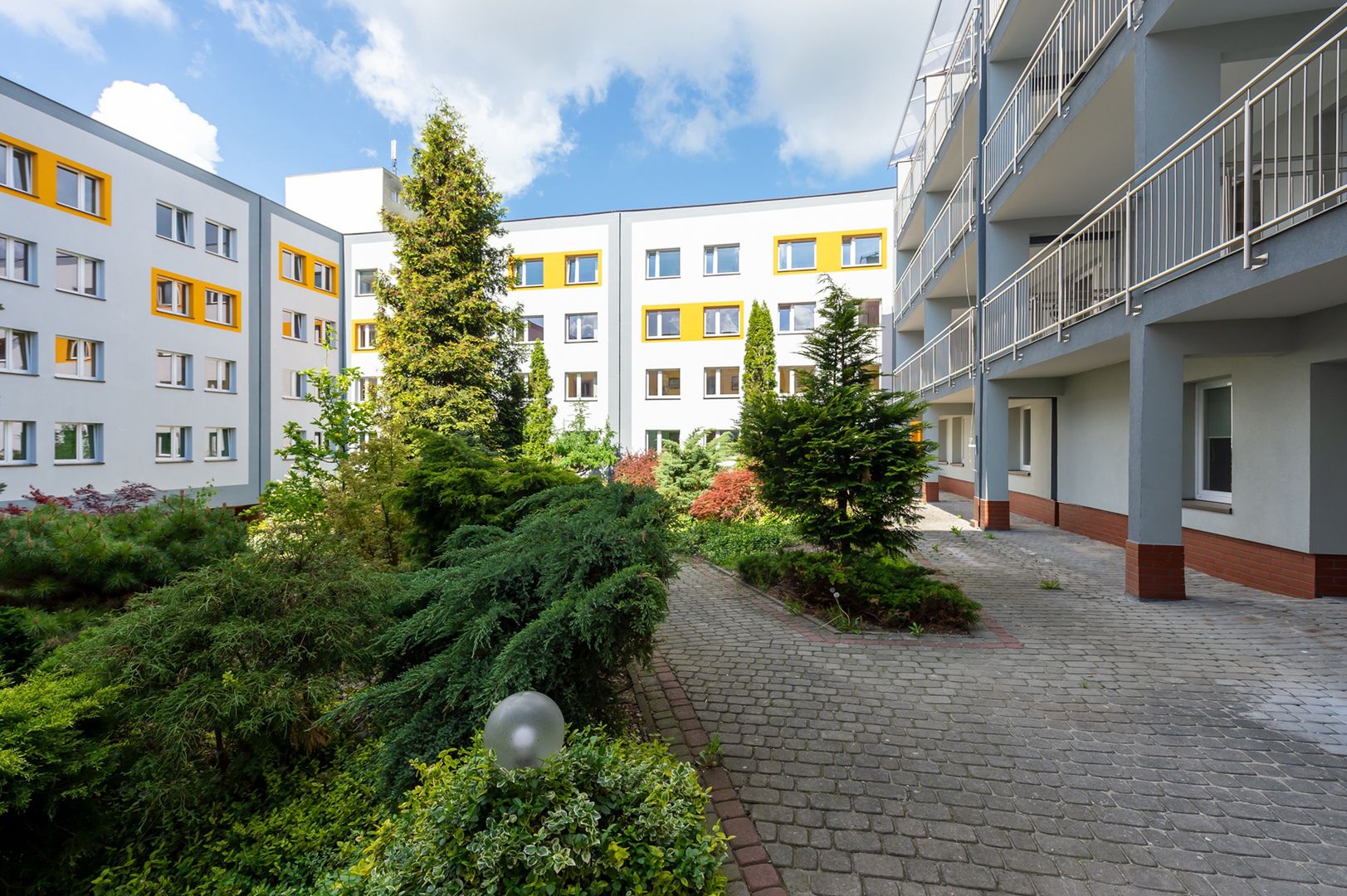 Śląskie. W miechowickim Domu Pomocy Społecznej Kombatant zmodernizowano balkony oraz wszystkie elewacje budynku.