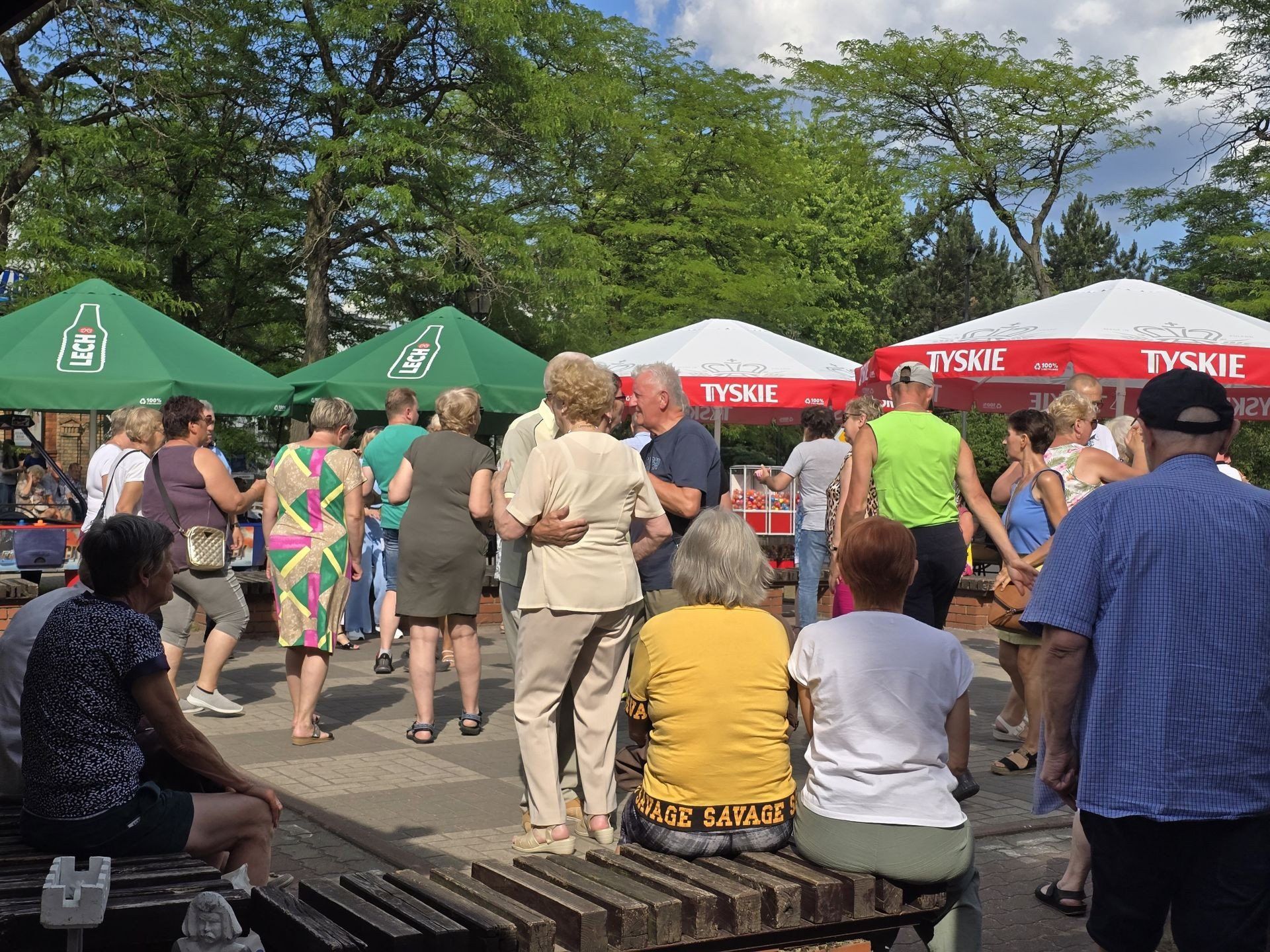 Fajfy i dancingi w Ciechocinku przyciągają do nadwiślańskiego uzdrowiska kuracjuszy z całej Polski. Imprezy nierzadko są nakrapiane. Ministerstwo Zdrowia chce wprowadzić zakaz sprzedaży alkoholu w uzdrowiskach!