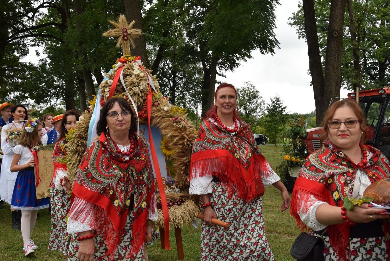 Lipinki: I Festiwal Wieńców Żniwnych. Na finał koncert Rompey-a i potańcówka