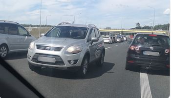Jechał pod prąd korytarzem życia na S3. 27-latek dostał 8 tys. zł mandatu i 23 punkty