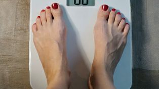 Schudnij, nie wychodząc z domu. Te czynności pozwolą ci na zrzucenie zbędnych kilogramów bez ćwiczeń
