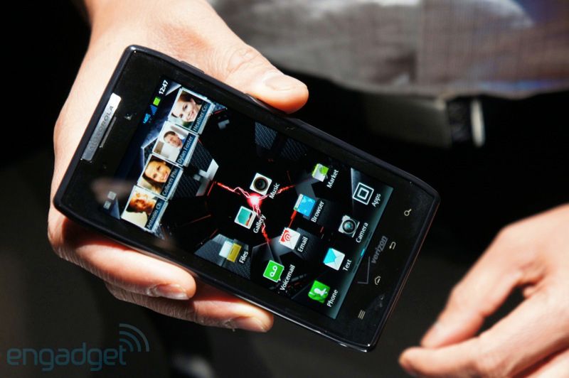 Motorola RAZR | fot. engadget.com