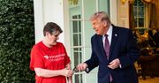Napiwek wręczony przed Białym Domem. Trump chwali się polityką podatkową