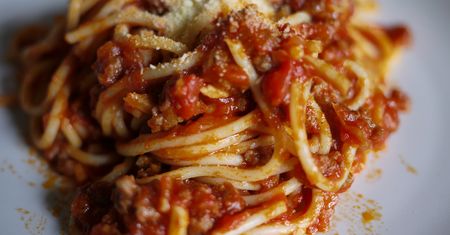 Mrożone spaghetti z mięsnym sosem