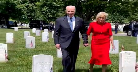Polak z synem stał na cmentarzu. Nagle podszedł do niego Joe Biden