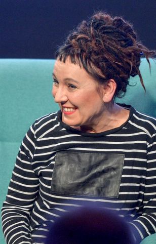 Olga Tokarczuk znalazła się w zatłoczonym pociągu. Została rozpoznana