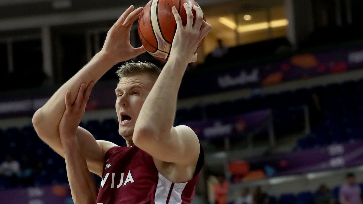Kristaps Porzingis wielokrotnie popisywał się efektownymi akcjami podczas EuroBasketu