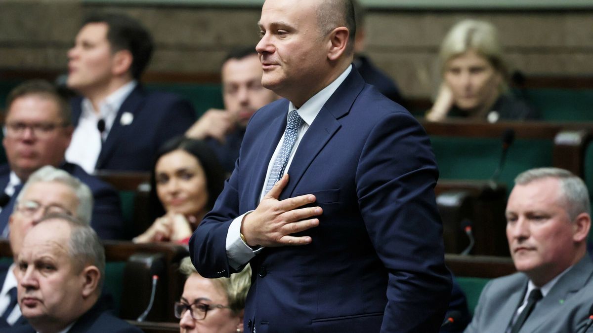 Inauguracyjne posiedzenie Sejmu X kadencji
Fot. Piotr Molecki/East News, Warszawa, 13.11.2023. 1. posiedzenie Sejmu X kadencji. Oredzie Prezydenta RP i marszalka seniora oraz poselskie slubowanie.
N/z: Andrzej Kosztowniak - PiS
Piotr Molecki