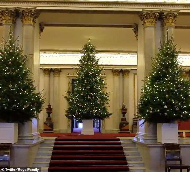 Pałac Buckingham udekorowany na Boże Narodzenie