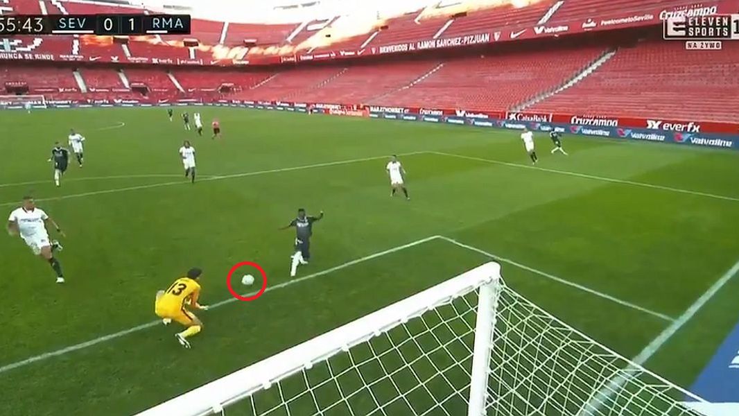 Zdjęcie okładkowe artykułu: Twitter / twitter.com/ELEVENSPORTSPL / Bono w meczu Sevilla - Real Madryt