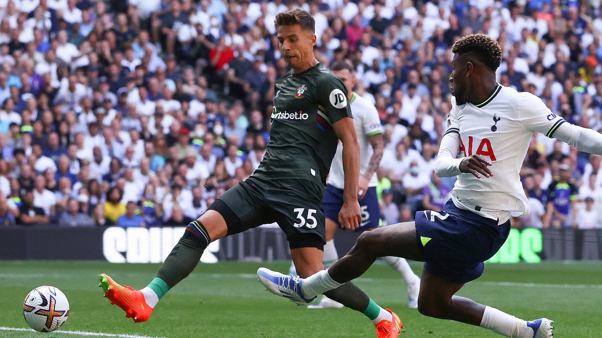 Getty Images / Tottenham Hotspur FC / Na zdjęciu: Jan Bednarek (z lewej) i Emerson