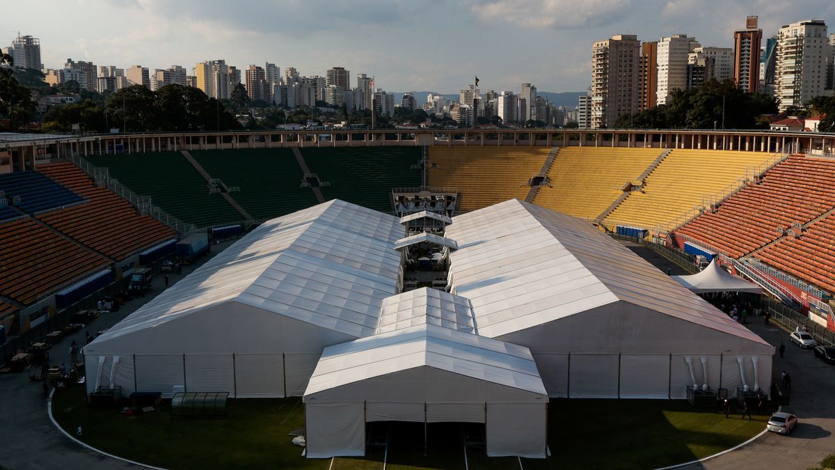 Zdjęcie okładkowe artykułu: Getty Images / Miguel Schincario / Stadion Pacaembu w Sao Paulo został przekształcony w szpital dla zakażonych koronawirusem.