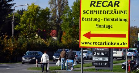 Praca za granicą. Czy to koniec "saksów"? Polacy chcą, ale ofert coraz mniej