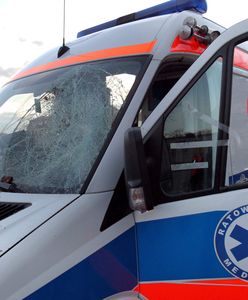 Warszawa. Wypadek karetki na Pradze. Na miejscu trzy zastępy straży pożarnej