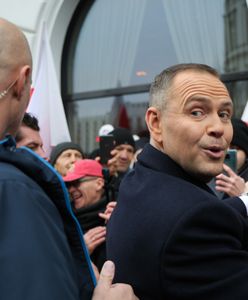 Znów to zrobił. Kamery pokazały, jak Nawrocki zażył snus