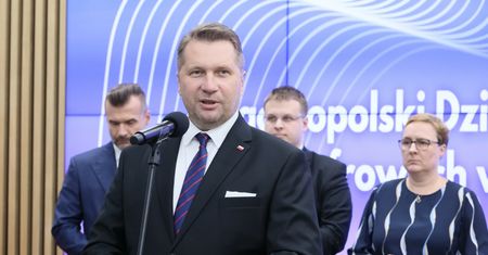 Uczniowie pograją za darmo. Czarnek wprowadza zmiany