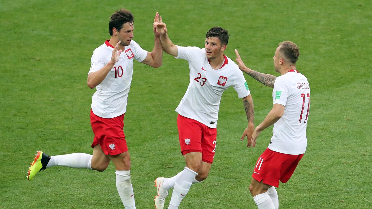 Grzegorz Krychowiak (z lewej) cieszy się z gola razem z kolegami z drużyny