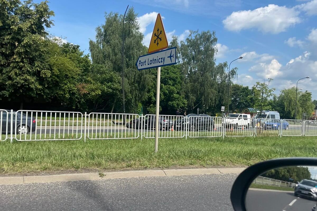 Honda uderzyła w latarnię na ul. Krańcowej