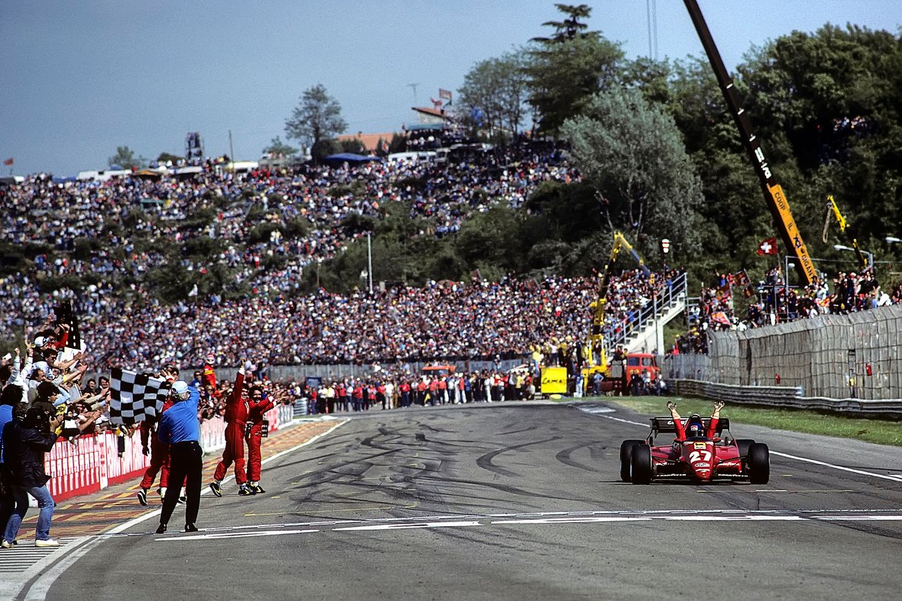 GP San Marino, rok 1983. Patrick Tambay wygrywa wyścig w Ferrari 126C2B. Przez wiele lat to właśnie ta runda, a nie Monza, uchodziła za domowy wyścig Scuderii Ferrari (fot. Paul-Henri Cahier/Getty Images)