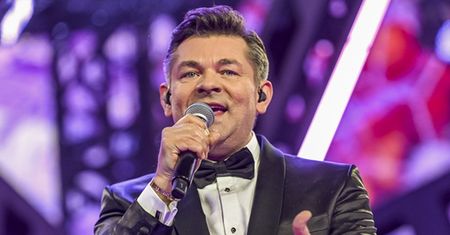 Niewiele brakowało, a Zenon Martyniuk wybrałby zupełnie inny zawód. Jakie wykształcenie ma "król" disco polo?