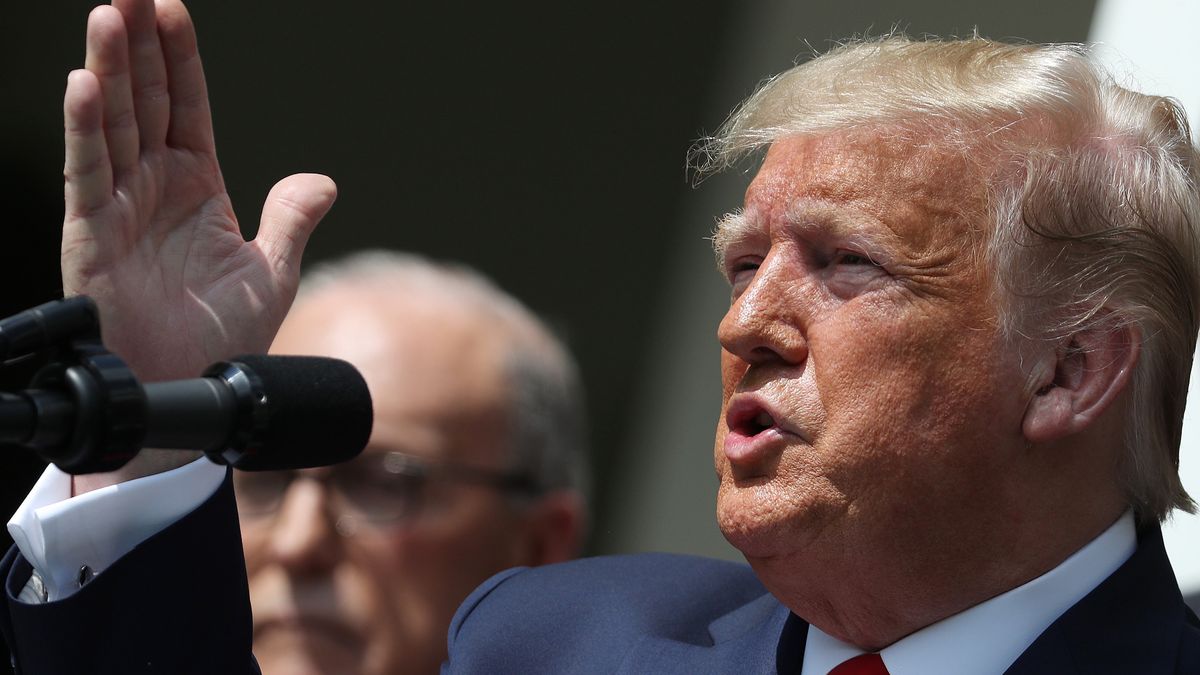 Donald Trump jest skonfliktowany z amerykańskimi mediami społecznościowymi. 