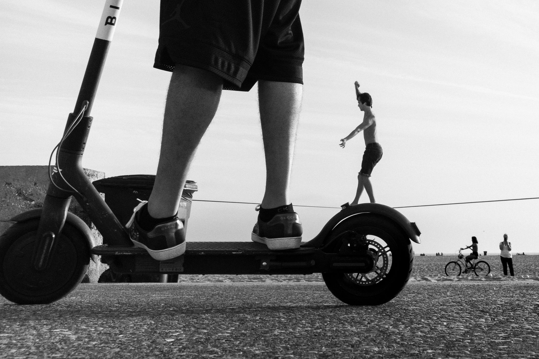 Kiedy fotograf architektury bierze się za streeta. Świetny projekt "Balance" 7