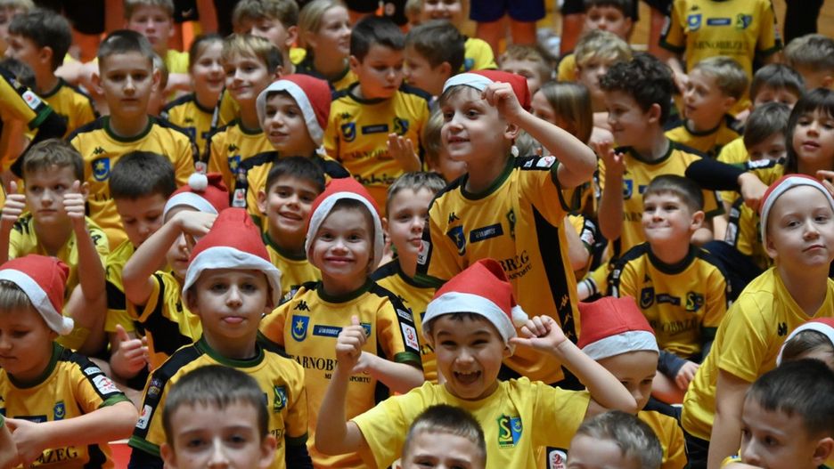 Hala Widowiskowo-Sportowa MOSiR w Tarnobrzegu zamieniła się w pełną świątecznego czaru arenę zabawy.