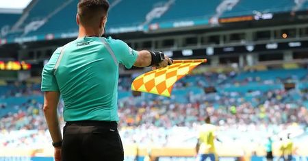 Koniec z opóźnioną chorągiewką? FIFA idzie w AI i zmienia przepisy gry
